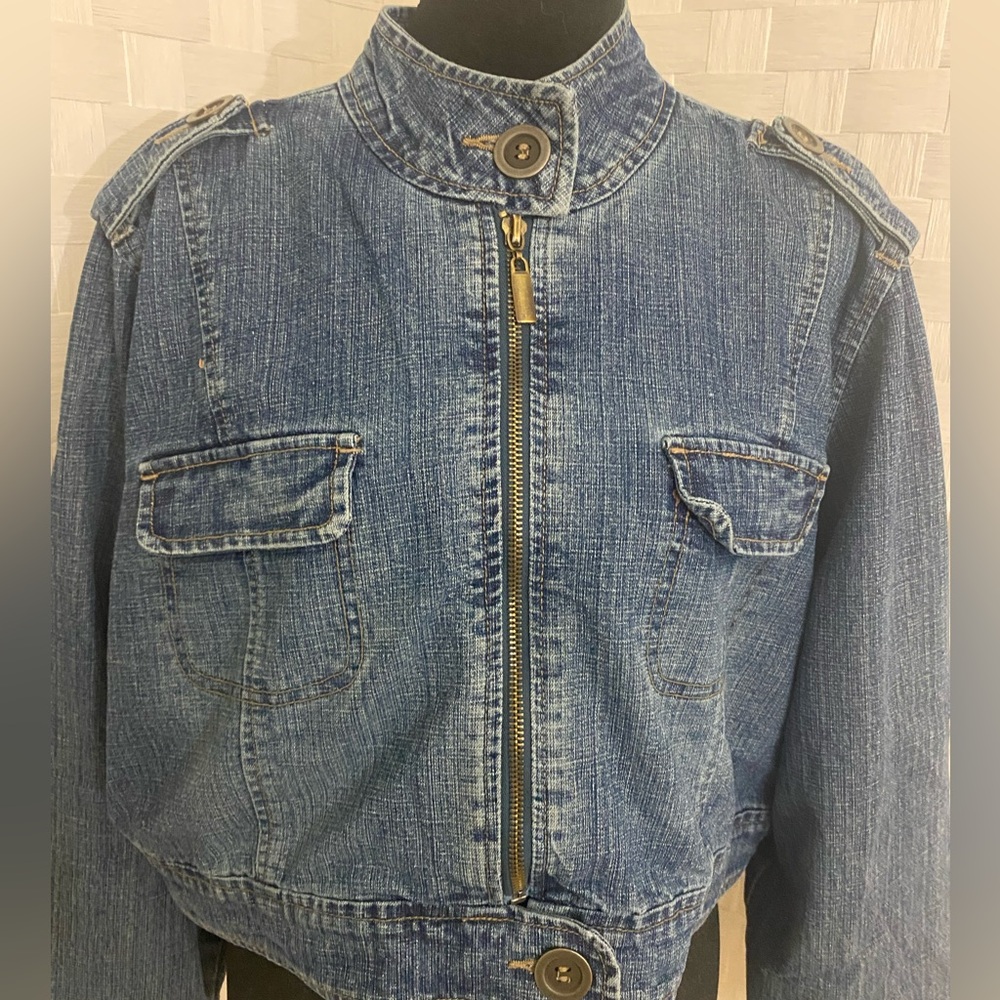 Miss Lili Cropped Denim Jacket with Button Detail - Picture 3 of 11